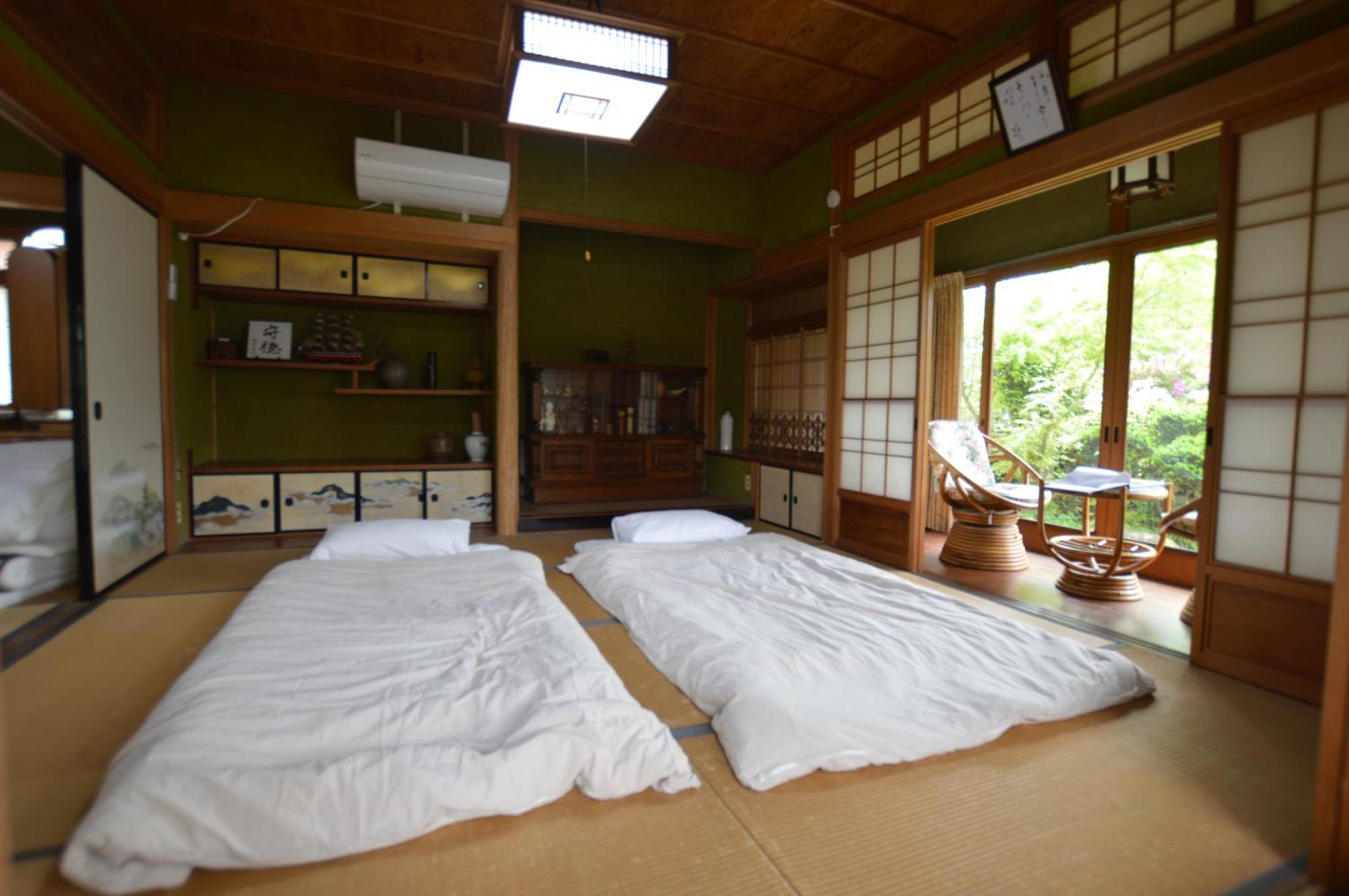 Guest House Ilonggo Tsu Eksteriør billede
