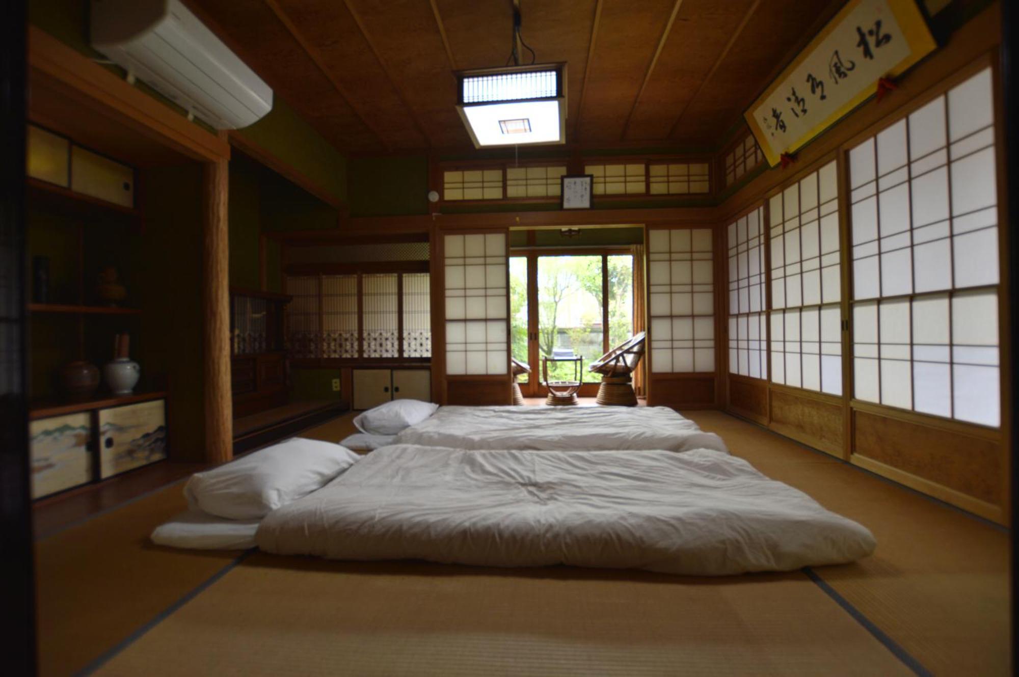 Guest House Ilonggo Tsu Eksteriør billede