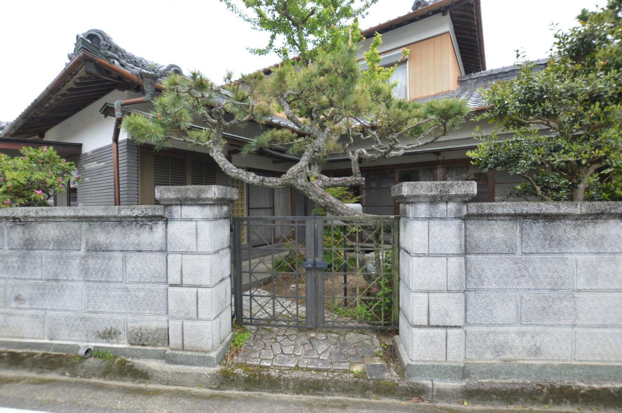 Guest House Ilonggo Tsu Eksteriør billede