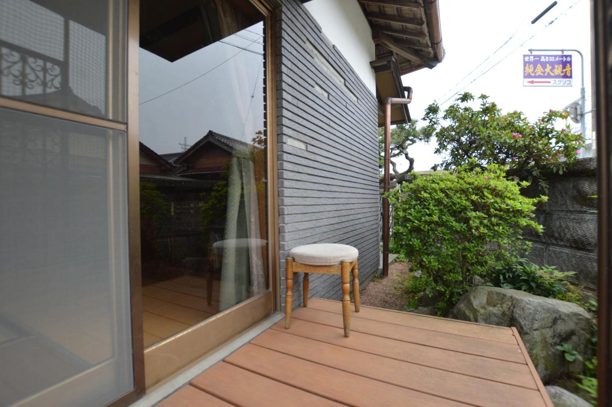 Guest House Ilonggo Tsu Eksteriør billede