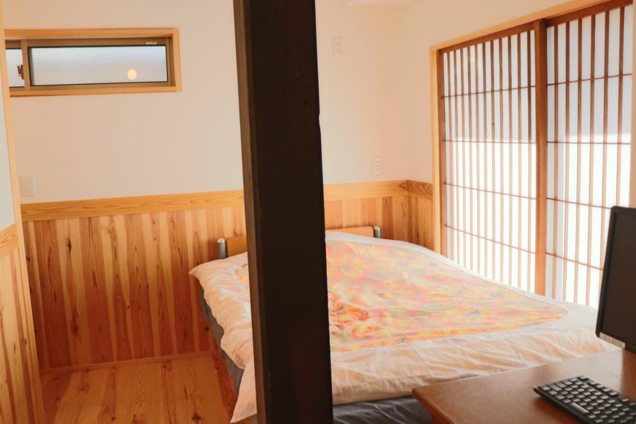 Guest House Ilonggo Tsu Eksteriør billede