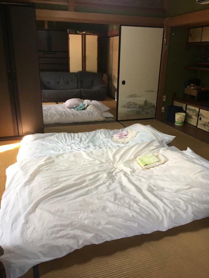 Guest House Ilonggo Tsu Eksteriør billede